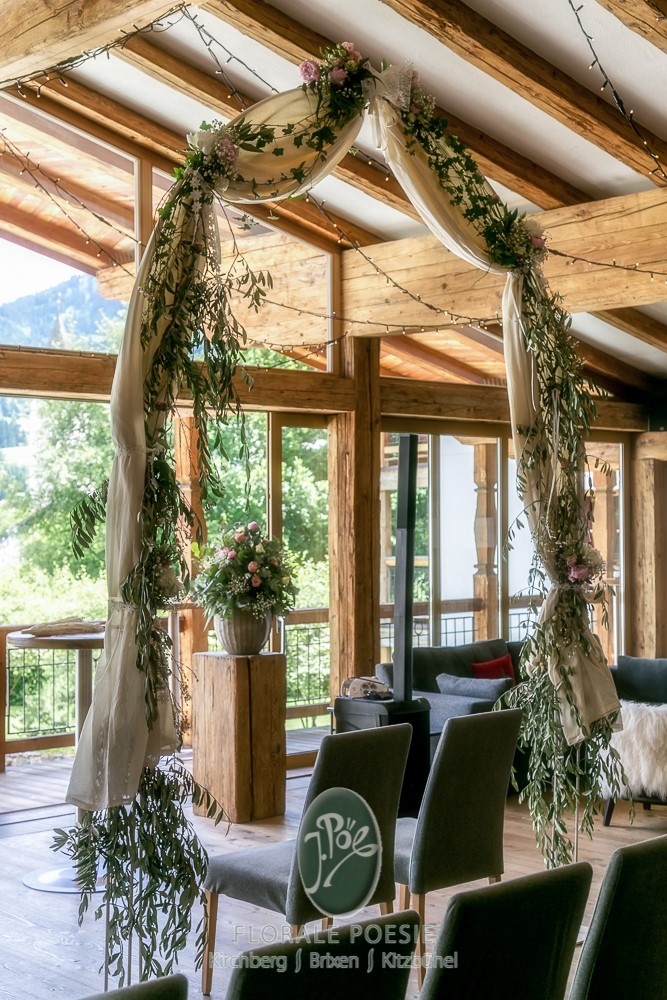 Hochzeitsdekoration in Tirol von Meisterflorist Josef Pöll